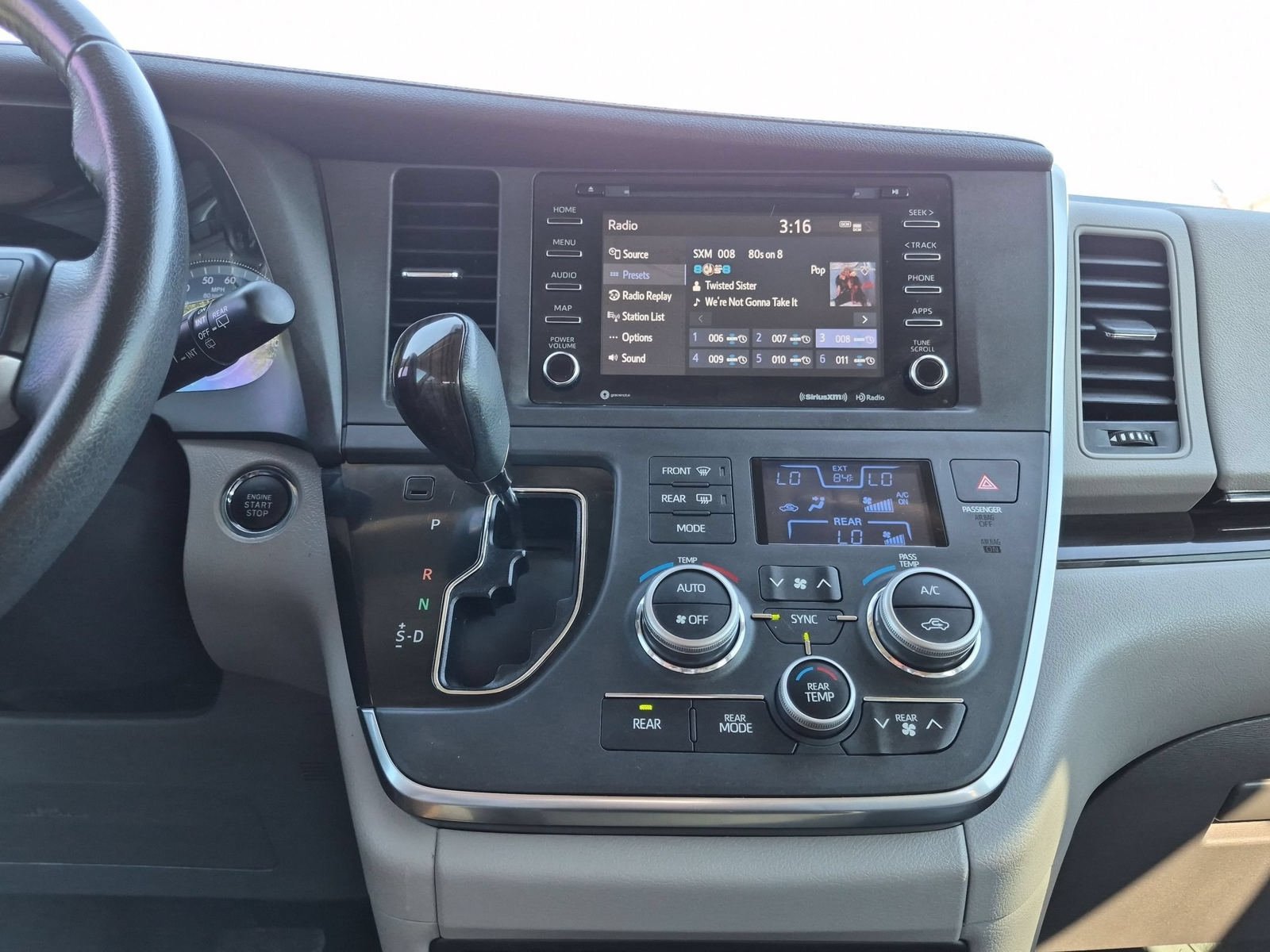 Used 2019 Toyota Sienna XLE w/ XLE Navigation Package FWD image 17