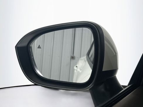 Used 2023 Nissan Rogue SV image 16