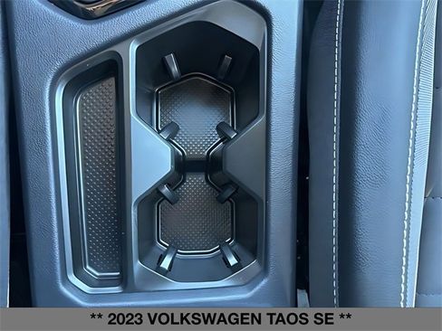 Used 2023 Volkswagen Taos SE w/ Panoramic Sunroof Package image 32
