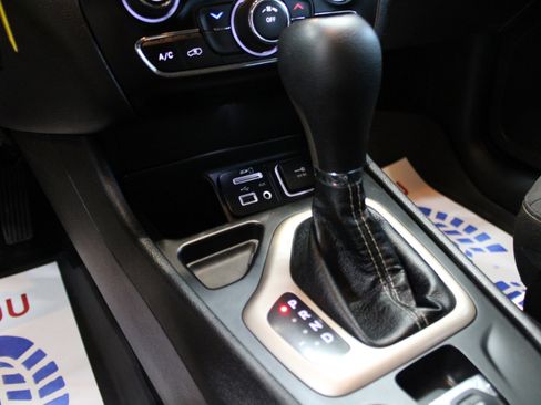 Used 2017 Jeep Cherokee Latitude image 19