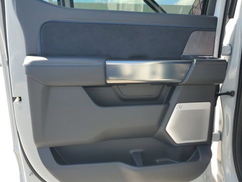 Used 2025 Ford F350 Platinum image 19