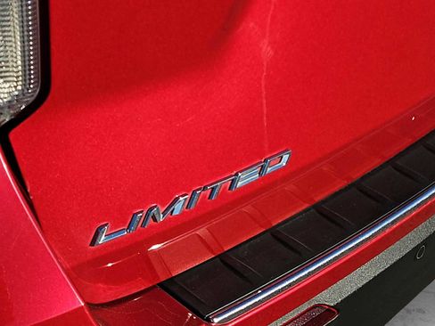 Used 2024 Ford Explorer Limited image 11