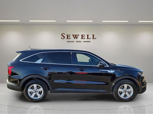 Used 2021 Kia Sorento LX image 6