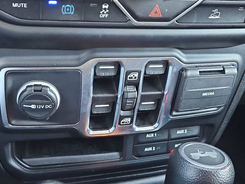 Used 2023 Jeep Wrangler Unlimited w/ Cold Weather Group image 29