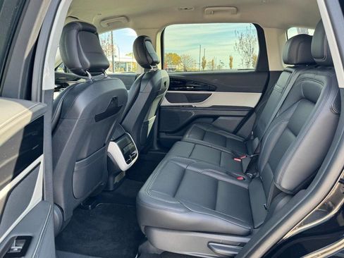 Used 2024 Lincoln Nautilus Premier image 12