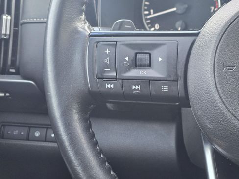 Used 2023 Nissan Pathfinder SL AWD/4WD image 24