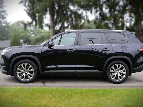 Used 2024 Toyota Grand Highlander AWD image 8