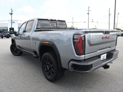 Used 2024 GMC Sierra 2500 AT4 w/ AT4 Premium Plus Package AWD/4WD image 10