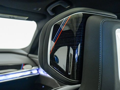 New 2026 BMW 740i w/ Premium Package image 18