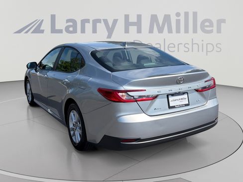 Used 2025 Toyota Camry LE FWD image 3