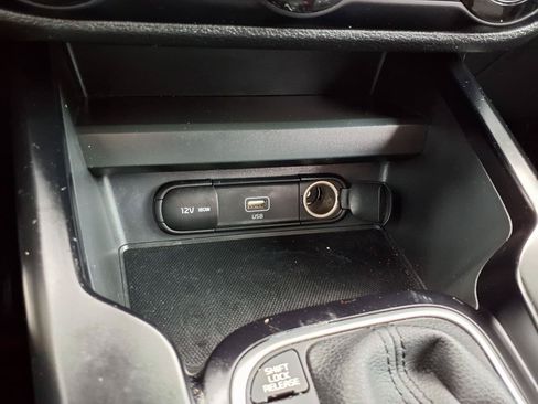 Used 2022 Kia Soul LX w/ Technology Package FWD image 10