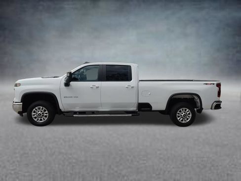 Used 2025 Chevrolet Silverado 2500 LT w/ Convenience Package AWD/4WD image 4