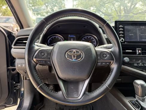 Used 2021 Toyota Camry SE w/ Convenience Package FWD image 9