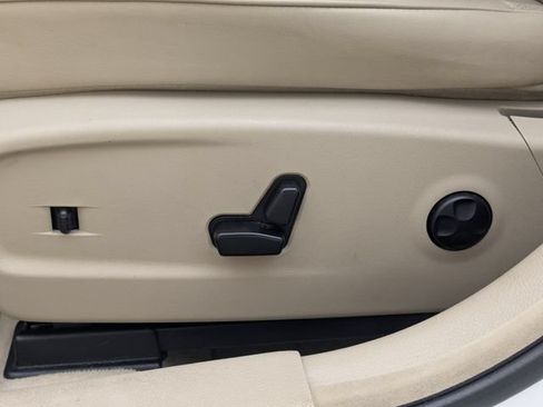 Used 2014 Chrysler 300 C RWD image 22