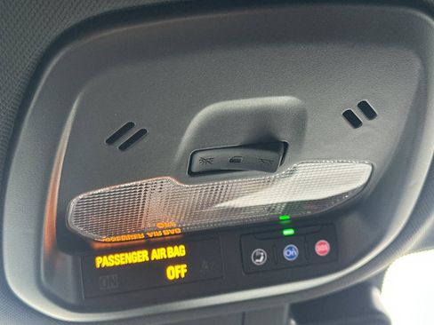 Used 2025 Chevrolet Trax RS w/ Driver Confidence Package image 24