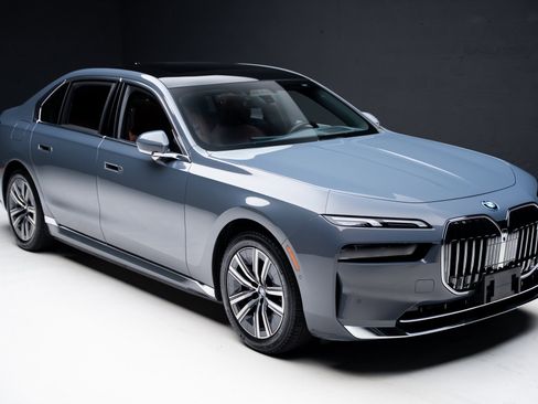 Used 2023 BMW i7 xDrive60 image 40