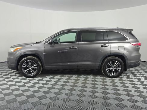 Used 2016 Toyota Highlander XLE AWD/4WD image 4