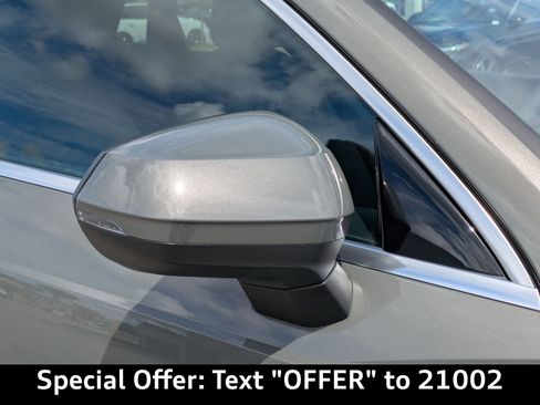 New 2025 Audi Q3 2.0T Premium image 11