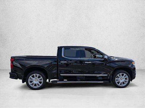 Certified 2024 Chevrolet Silverado 1500 High Country w/ High Country Premium Package AWD/4WD image 4