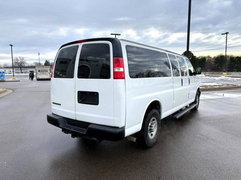 Used 2019 Chevrolet Express 3500 LS image 3