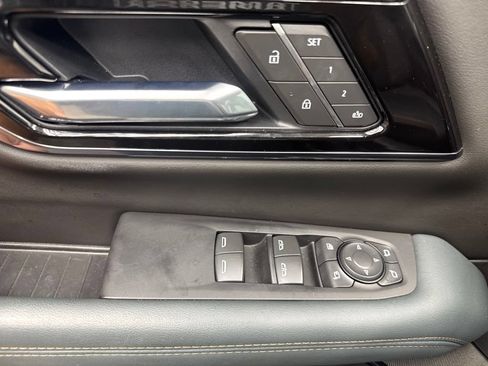 Used 2025 GMC Yukon AT4 w/ AT4 Premium Package AWD/4WD image 32