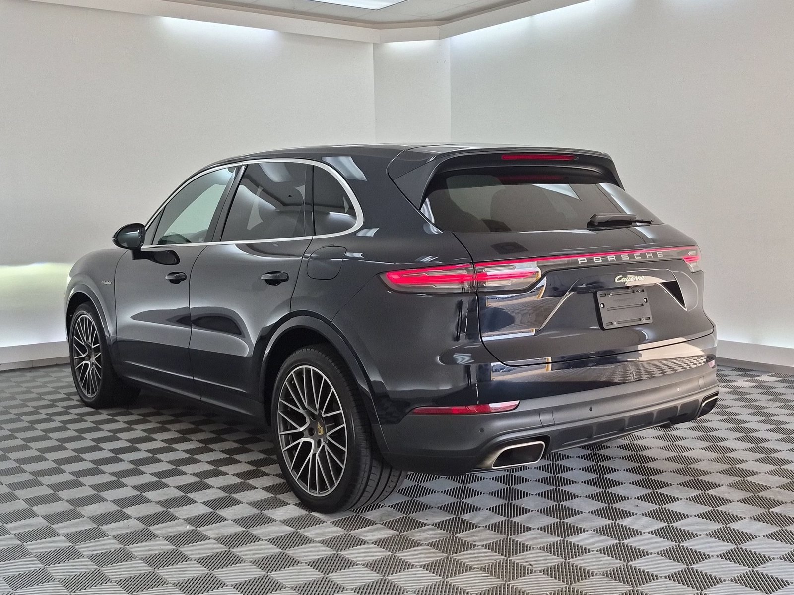Used 2020 Porsche Cayenne E-Hybrid AWD/4WD image 3