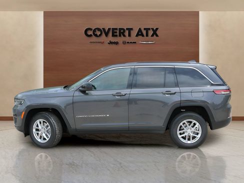 New 2026 Jeep Grand Cherokee Laredo RWD image 2