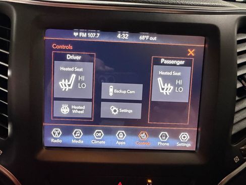 Used 2022 Jeep Cherokee Latitude w/ Trailer Tow Group image 32