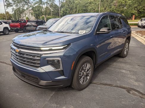 New 2026 Chevrolet Traverse LT w/ Driver Confidence Package image 3