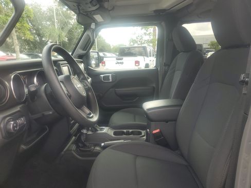 Used 2021 Jeep Gladiator Sport AWD/4WD image 12