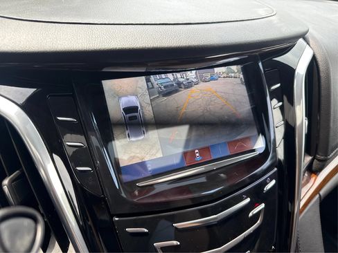 Used 2020 Cadillac Escalade Luxury AWD/4WD image 27