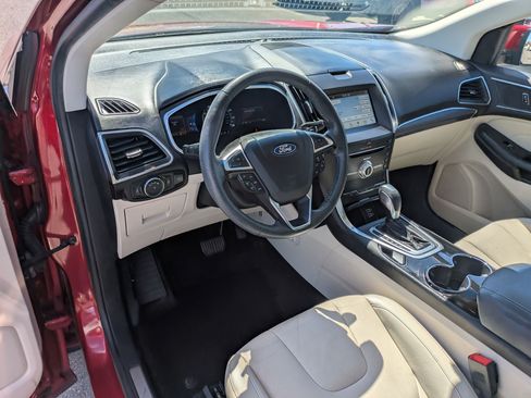 Used 2017 Ford Edge Titanium w/ Technology Package AWD/4WD image 16