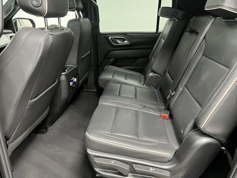 Used 2023 GMC Yukon XL SLT image 44