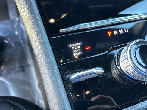 Used 2024 Jeep Grand Cherokee Limited image 42