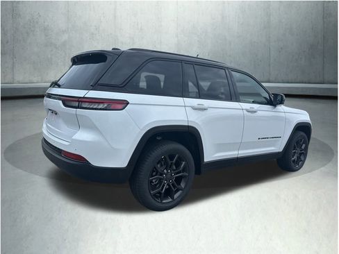New 2025 Jeep Grand Cherokee Limited image 5