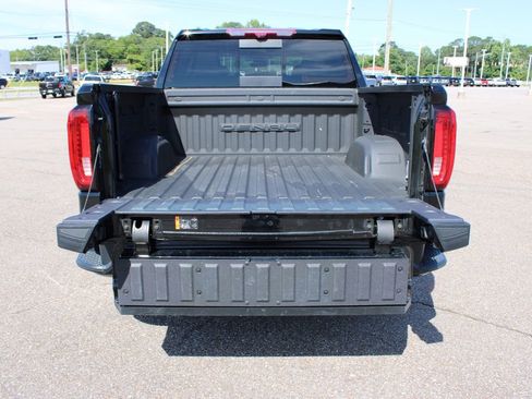 Used 2024 GMC Sierra 1500 Denali w/ Technology Package AWD/4WD image 18