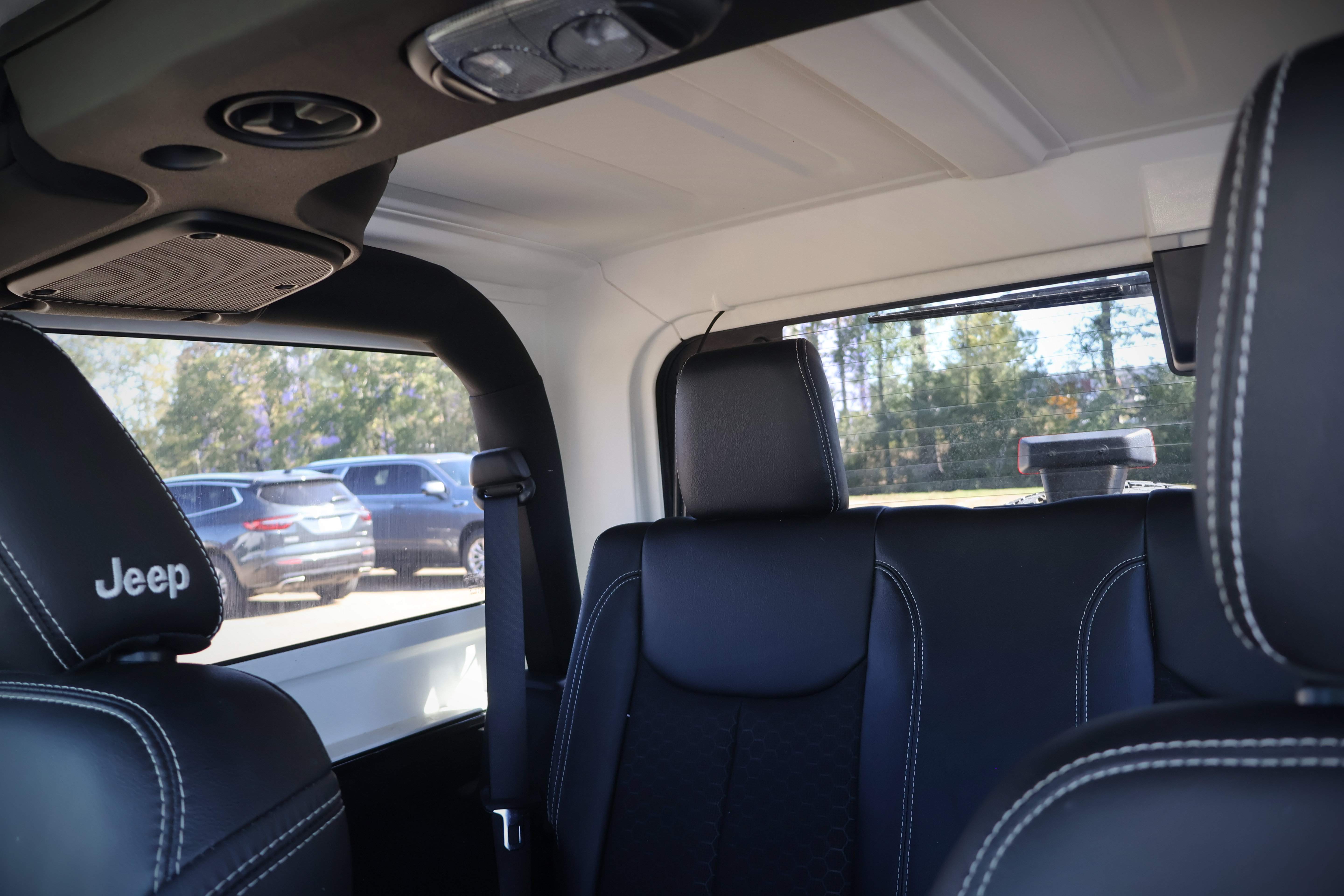 Used 2018 Jeep Wrangler Sport AWD/4WD image 19