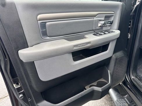 Used 2018 RAM 1500 SLT AWD/4WD image 9