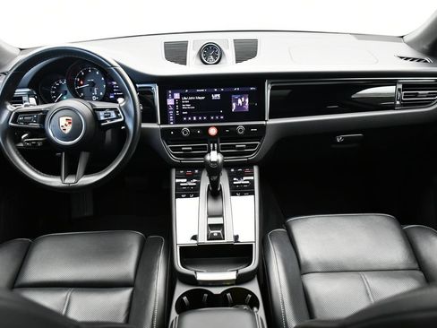 Certified 2024 Porsche Macan AWD/4WD image 31