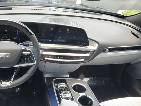 Certified 2024 Cadillac Lyriq Luxury AWD/4WD image 18