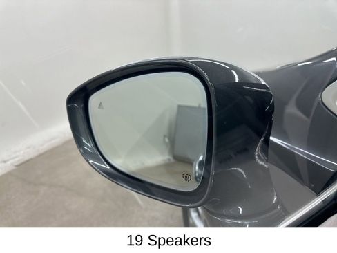 Used 2022 Chrysler Pacifica Limited FWD image 19