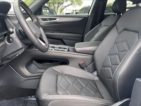 Used 2025 Volkswagen Atlas Cross Sport SE image 9