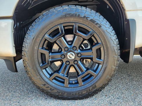 Used 2019 Nissan Titan SV w/ SV Convenience Package image 15