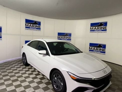 Used 2024 Hyundai Elantra Blue FWD image 4