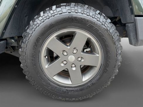 Used 2010 Jeep Wrangler Unlimited Sahara w/ Dual Top Group image 10