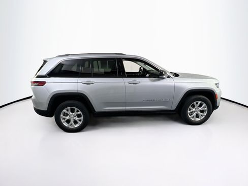 Used 2023 Jeep Grand Cherokee Limited AWD/4WD image 4