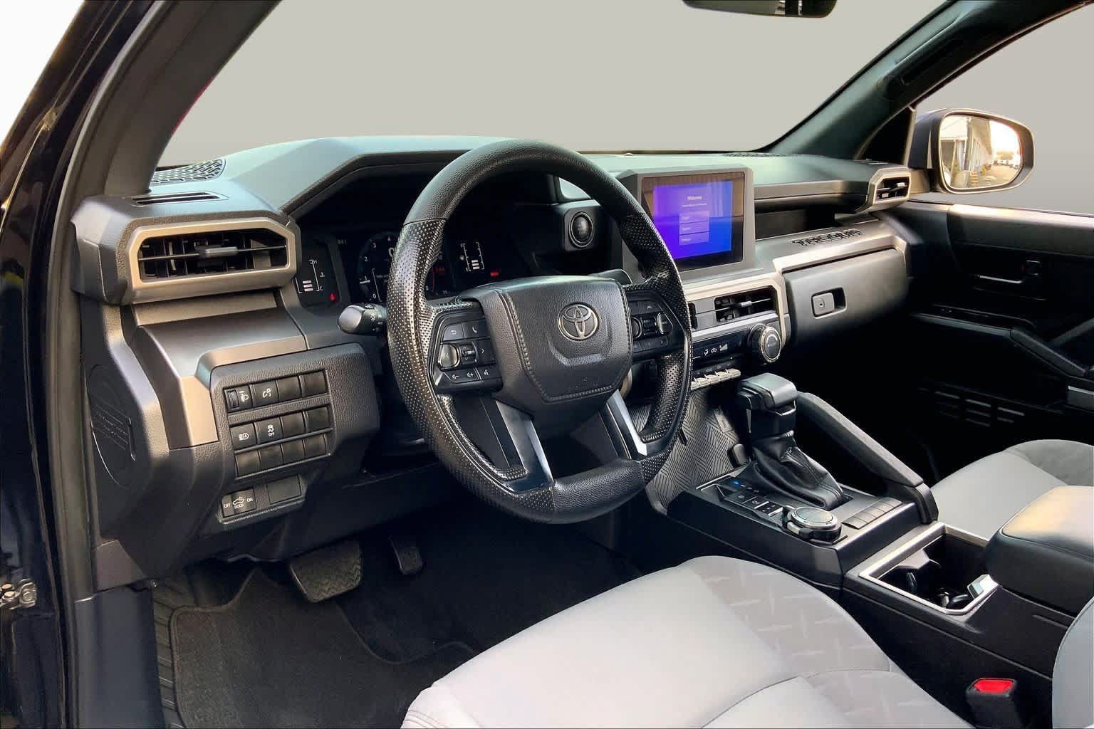 Used 2025 Toyota Tacoma SR5 AWD/4WD image 17