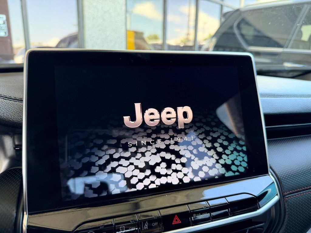 Used 2023 Jeep Compass Trailhawk AWD/4WD image 16