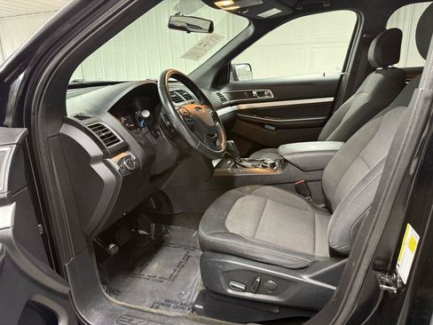 Used 2017 Ford Explorer XLT AWD/4WD image 9