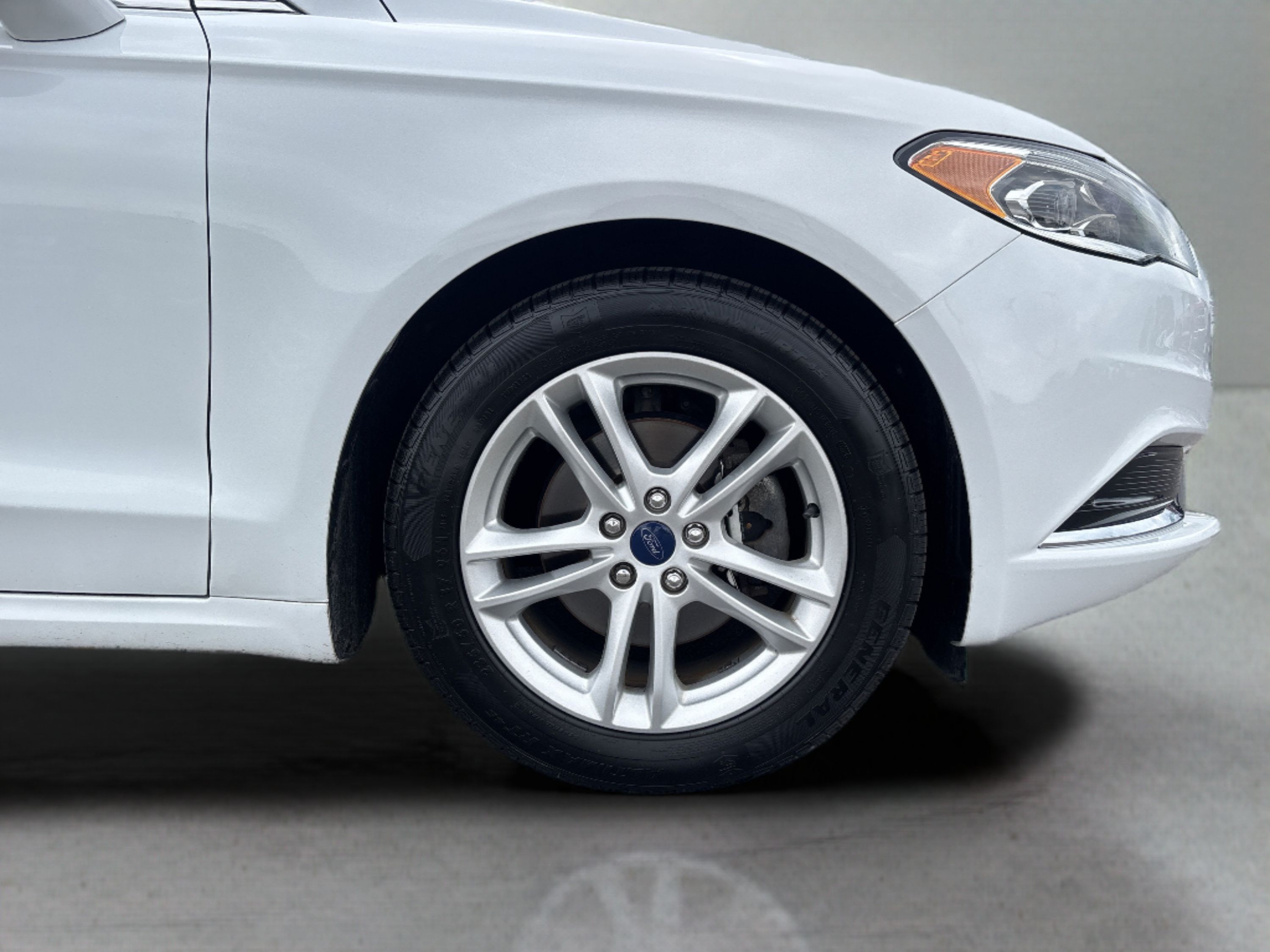 Used 2018 Ford Fusion SE w/ Fusion SE Technology Package FWD image 10